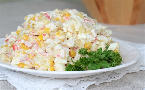 Салат крабовый с кукурузой и рисом